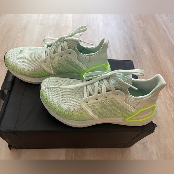 adidas Ultraboost 20 Running shoes Women Lime like NEW!!! - Picture 2 of 9